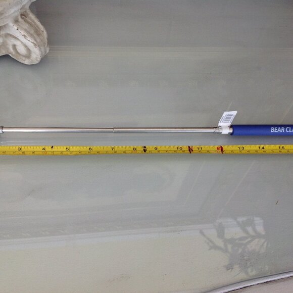 Bear Claw  Extendable  Back Scratcher - Picture 4 of 4